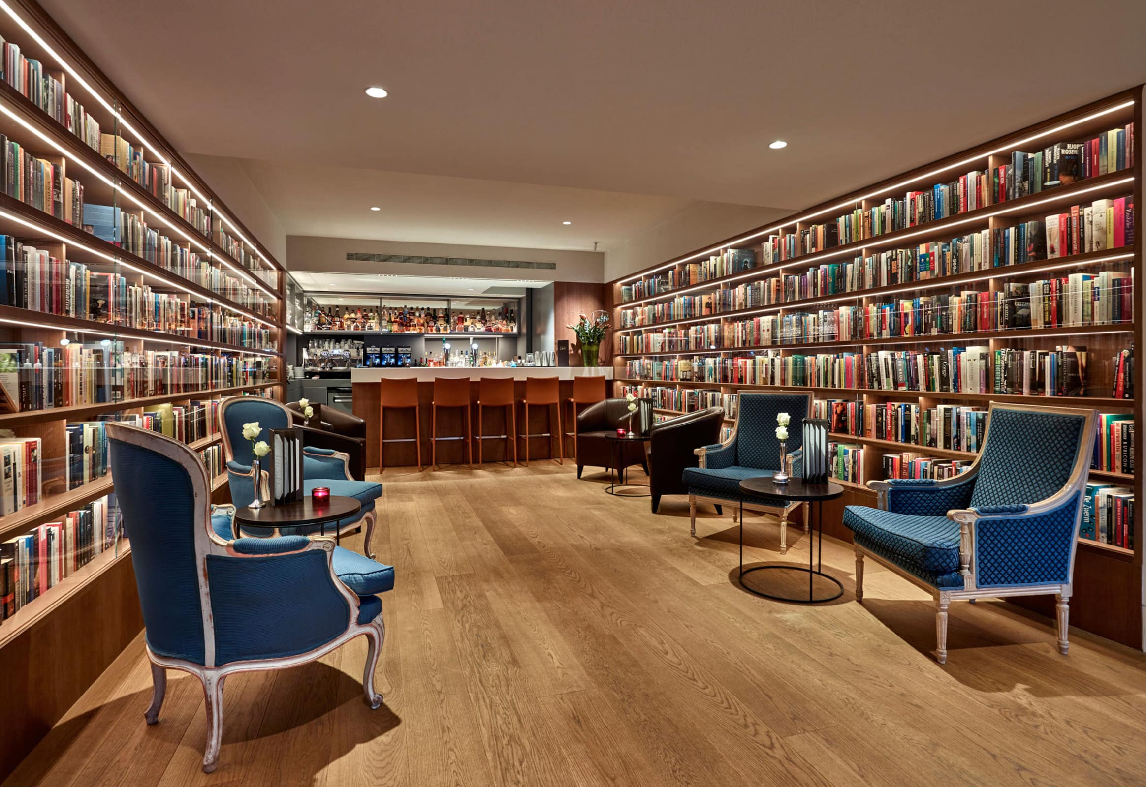 Ld library. Библиотека в гостинице. Отель Library. Библиотека интерьер отель. Библиотека в Нью-Йорке.